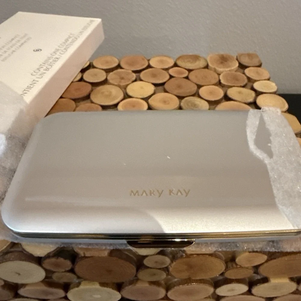 Mary Kay Foundation Compact NEW With Box‎ 869100